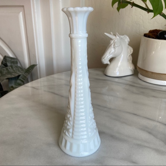 VINTAGE • Milkglass Tall Cottagecore Bud Vase Flower Vessel Milk Glass Romantic - Picture 2 of 7